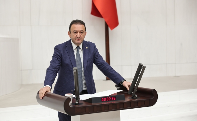 CHP’li Barış Bektaş: “Saray 1 saatte 70 asgari ücretlinin, 92 emeklinin maaşını harcıyor” CHP’li Barış Bektaş: “Saray 1 saatte 70 asgari ücretlinin, 92 emeklinin maaşını harcıyor”