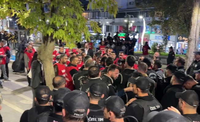 Van'da işten çıkarılan işçilerin eylemi 69'uncu gününde: “Kayyumlar gidecek, emekçiler dönecek”
