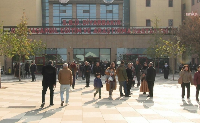 Diyarbakır’da sağlık hizmetine erişim zorlaştı… Tabip Odası Başkanı Ülgen: “İnsanlar kamu hastanelerindeki acillere, polikliniklere yığılmış”