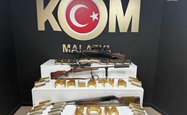 Malatya’nın iki ilçesinde eş zamanlı operasyon: Silah ve sentetik ecza ele geçirildi