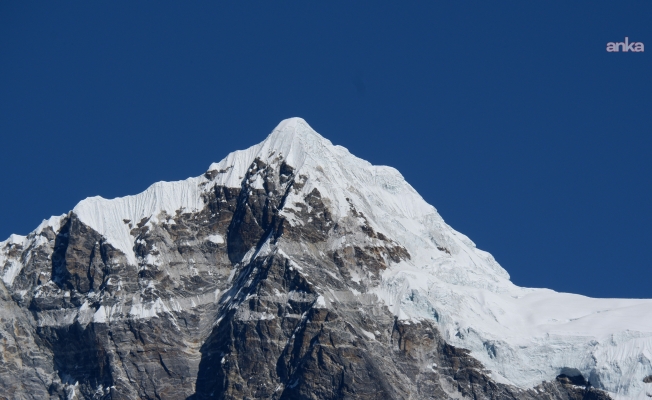Nepal, başarısızlıkla sonuçlanan Everest Dağı için “atık depozito” uygulamasını sonlandırıyor