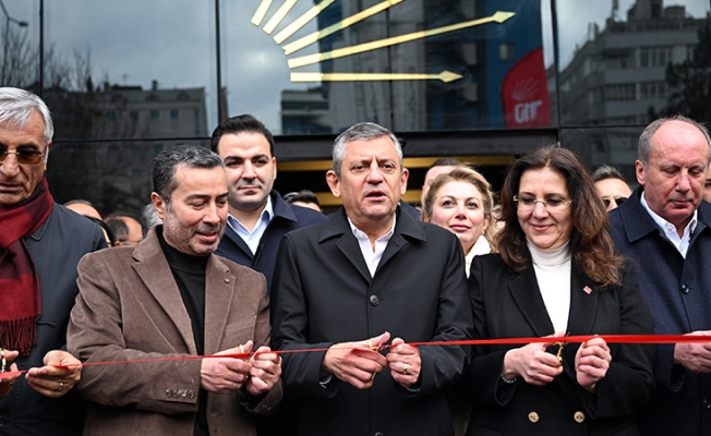 Özgür Özel Kayseri’de, yeni il binasının açılışına katıldı... Özel: “Buranın kapısı vatan, millet, bayrak diyen, Gazi’ye sevgi besleyen herkese açıktır”