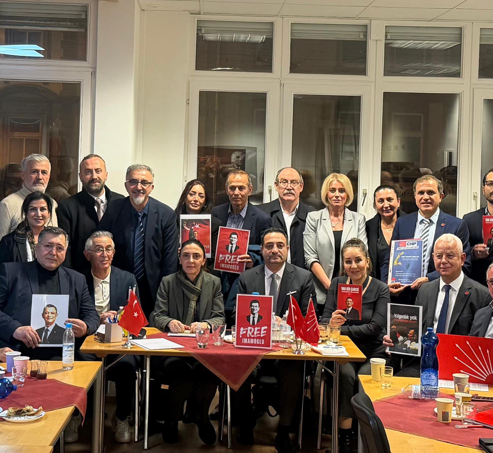 Altaca Kayışoğlu, program kapsamında Almanya Alevi Birlikleri Federasyonu’nu (AABF) da ziyaret etti