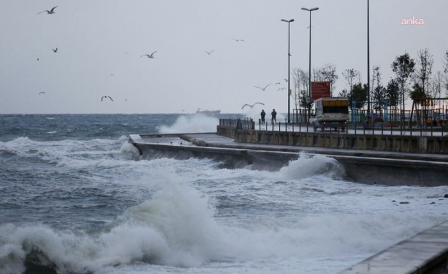 İstanbul'da karla mücadele için 7 bin 837 ton tuz ve 131 ton solüsyon kullanıldı... Güneş yüzünü gösterdi, kar erimeye başladı, kuvvetli lodos bekleniyor