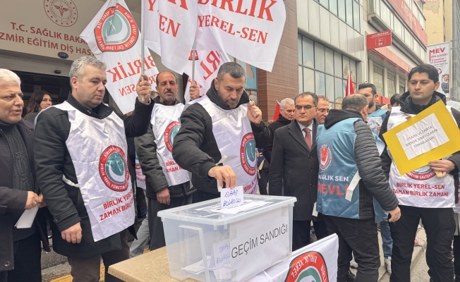 İzmir'de kamu emekçilerinden maaşlara 'Geçim Sandığı' ile protesto