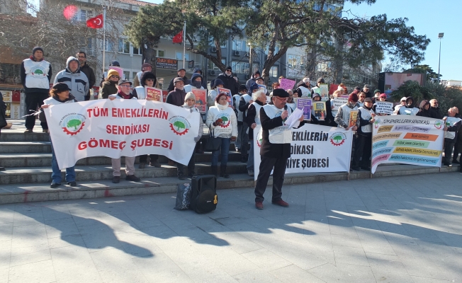 Tüm Emeklilerin Sendikası Burhaniye'de eylem yaptı: İlk seçimde bu iktidarı değiştireceğiz