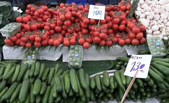 Emekliler bayram ikramiyesi artışı konusunda da tepkili: "Kendileri yiyorlar yiyorlar, bize para yok diyorlar. Köprüleri de satıp yiyecekler... Alay ediyorlar... Yazık insanlarımıza..."