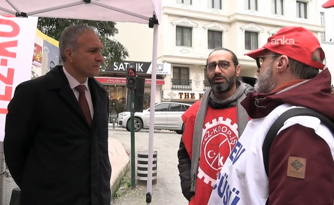 Özel İtalyan Lisesi'nde, grevdeki öğretmenleri ziyaret eden Özçağdaş: "Burada yanlış işler oluyor"