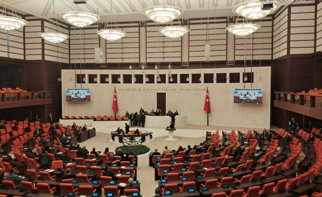 TBMM Genel Kurulu'nda "zeytin ağacı" tartışması... CHP'li Günaydın'dan AK Parti'li Mete'ye: "Gereğini yaptık, sen rantın yanında durmaktan utan önce"