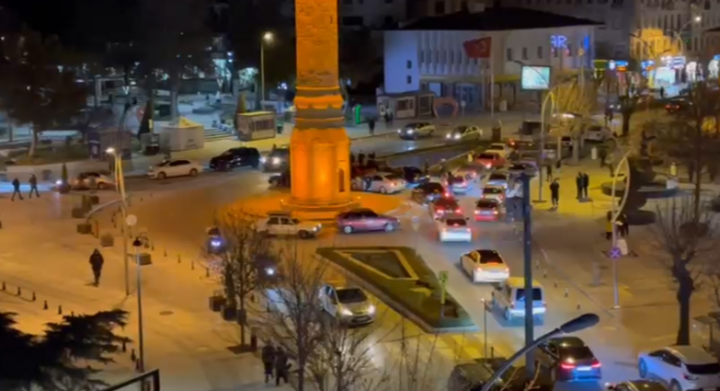 Çorum'da modifiye araç sürücüleri trafik cezalarını protesto etti
