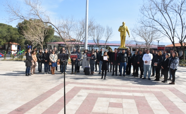 Karacasu'da öğretmenler eylem yaptı: Bakan Yusuf Tekin’e soruyoruz, daha kaç öğretmenimizin can vermesi gerekiyor?