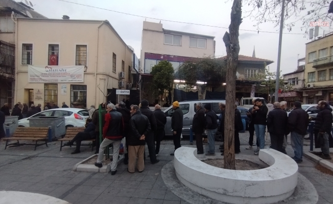 Ramazanda yardım kuruluşunun önünde uzun kuyruklar oluştu: “Ev kirası olmuş 20 bin lira. Bu insanlar ne yapsın”