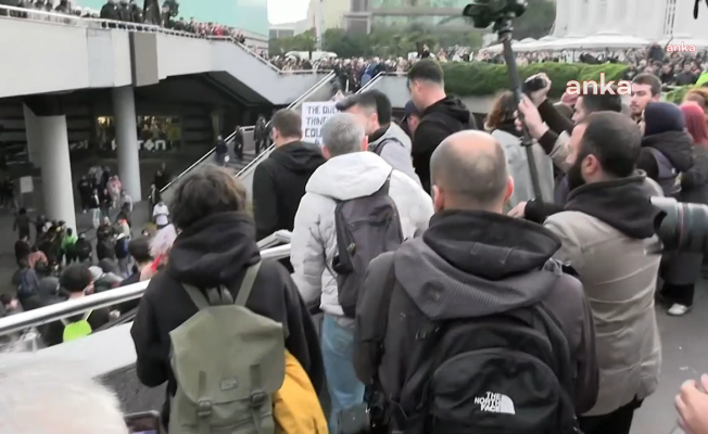 19 Mart sürecinde Cevahir AVM önünde açıklama yapmak isterken gözaltına alınıp haklarında dava açılan 125 kişinin duruşması 6 ay sonraya ertelendi, avukatlar tepki gösterdi