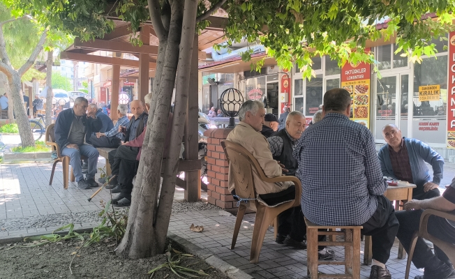 Emeklilerden 4 bin liralık "bayram ikramiyesine" eleştiri: "4 bin lirayla hiçbir şey yapamayız. En az 10 bin lira olmalıydı"