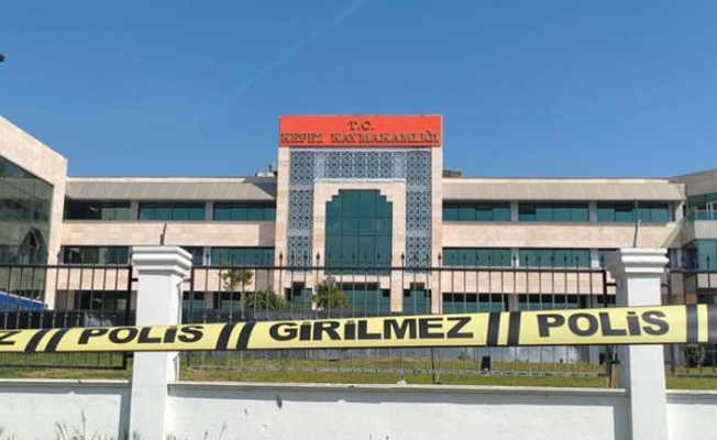 Kepez Kaymakamlığı binasına silahla saldırıda bulunan ve serbest bırakılan şüpheli, sosyal medya hesabı üzerinden tehditlerine devam ediyor