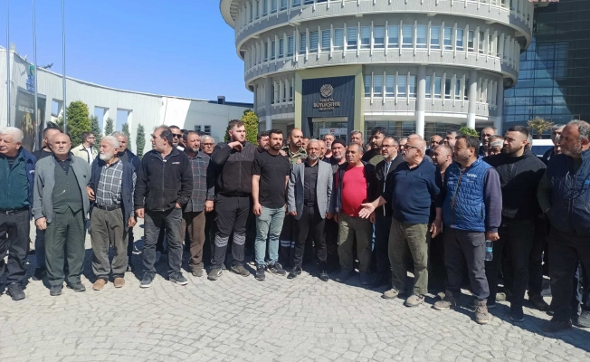 Malatya'da iş yerlerini boşaltmaları için üç gün süre tanınan sanayi esnafından belediye önünde tepki: “Sahipsiz Malatya, sahipsiz sanayi”