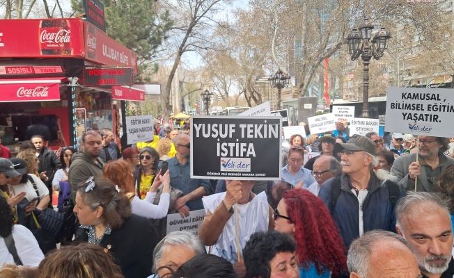 Öğrenci Veli Derneği, MEB önünden seslendi: "Yaşanan yıkımın ve kayıpların siyasi sorumlusu olan Yusuf Tekin derhal istifa etmelidir"
