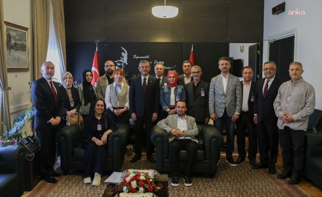 Özgür Özel, KHK’lılar Platformu ile TBMM'de bir araya geldi