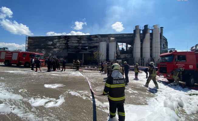 Sincan’daki boya fabrikası yangını 2 saatlik müdahaleyle söndürüldü: 1 kişi kayıp, 1 yaralı