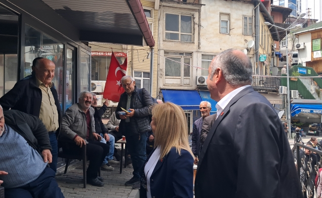 Artvin'de yurttaş sahaya çıkan CHP’lilere yakındı: “Bu zamlarla emekli 10 yıl sonra dilenci olur”
