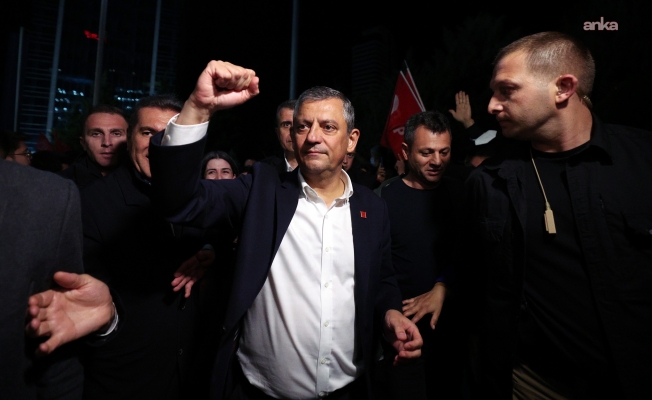 CHP Kurultayı'na iptal kararı... Özgür Özel: CHP'yi kimin yöneteceğine CHP'liler karar verene kadar bu binadayım, hiçbir yere gitmiyorum