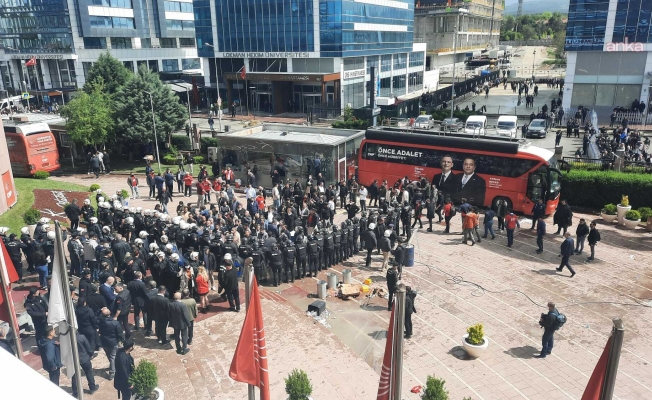 Dünya basını: CHP krizi, yalnızca parti içindeki 'liderlik krizi' değil, Türkiye'deki demokrasi, hukuk ve iktidar-muhalefet çekişmesidir