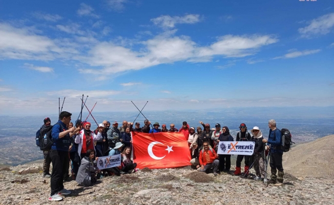 Malatya’da dağcılardan 2 bin 550 rakımlı Beydağı’na "19 Mayıs" yürüyüşü
