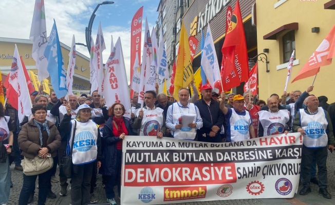 Samsun'da, emek ve meslek örgütleri CHP Genel Merkezi'ne polis müdahalesiyle girilmesini protesto etti