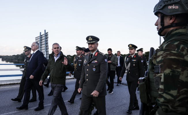 Yunanistan Cumhurbaşkanı Tasulas, Türkiye sınırına yürüdü: ’’Sınırlar müzakere edilemez’’