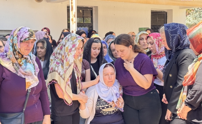 Ağrı’da yaşamını yitiren öğretmen Irmak Ayşe Koparan, İzmir’de son yolculuğuna uğurlandı