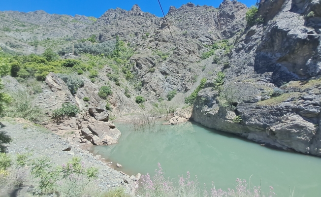 Artvin’de dere yatağına maden atıkları dökülmesi tepkilere yol açtı