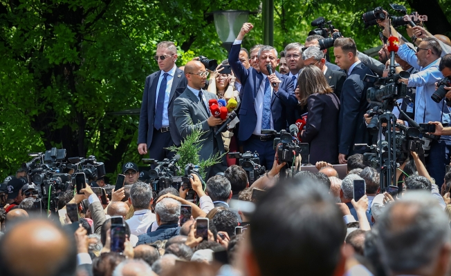 CHP'de grup toplantısı krizi: Özel ve Kılıçdaroğlu farklı kürsülerden konuştu