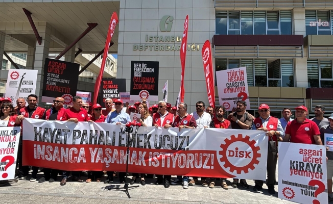 DİSK vergi dairesi önünden seslendi: Gelirde, vergide, ülkede adalet istiyoruz