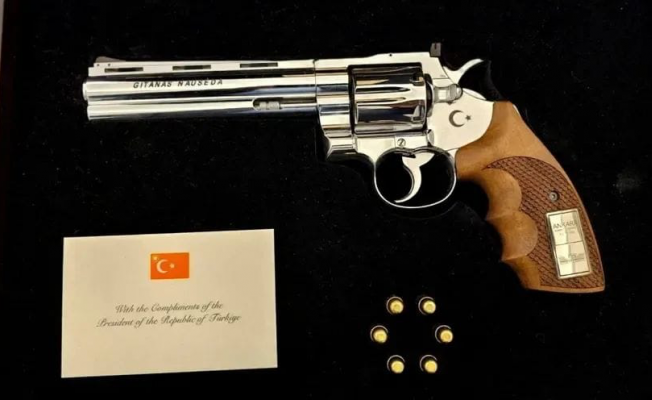 Silah hediyesi dünya basınında: “NATO liderleri Erdoğan'ın hediyesiyle ne yapacaklarını bilmiyor”