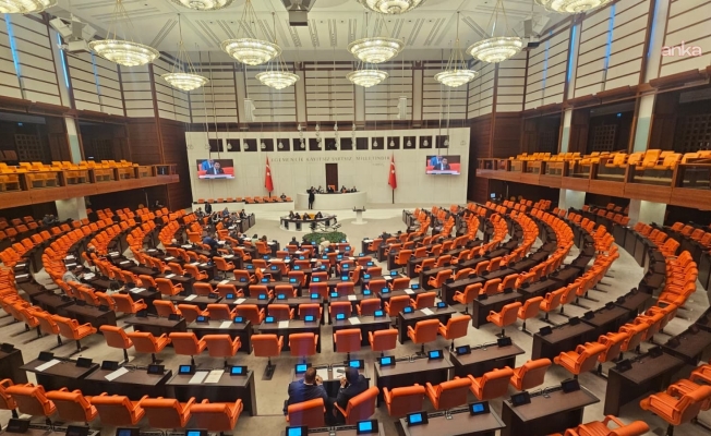 TBMM Genel Kurulu'nda üniversite ile ilişiği kesilenlere dönüş hakkı sağlayan "öğrenci affı" kanun teklifi kabul edildi
