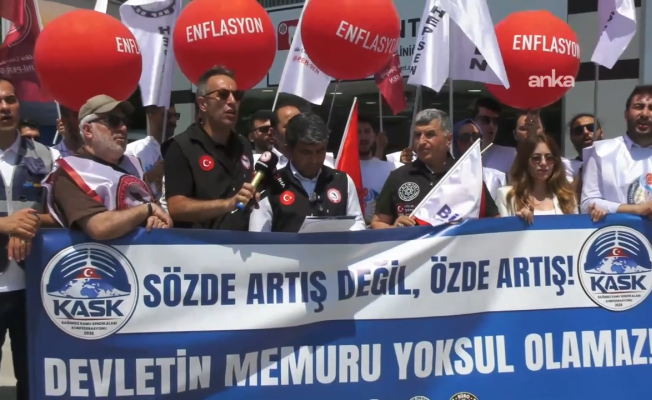 ÜNİPERSEN ve KASK'tan TÜİK önünde açıklama: “Kamu çalışanı enflasyona değil, refaha ortak olmalıdır"