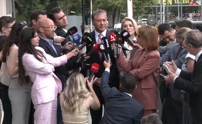 YENİ Parti'nin kuruluş dilekçesi İçişleri Bakanlığı'na verildi... Murat Emir: "Biz, fiilen işgal altına alınmış, sarayda hazırlanmış kirli bir senaryonun parçası olmuş kişileri geride bırakıyoruz."