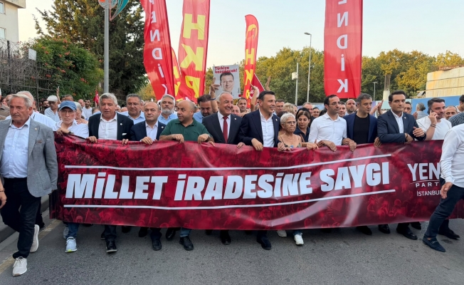 Başkanın AK Parti'ye geçtiği Çekmeköy'de "Millet İradesine Saygı Yürüyüşü" düzenlendi... Özgür Çelik: Millet, iradesine saygısızlığa demokrasi tokadıyla cevap verecektir