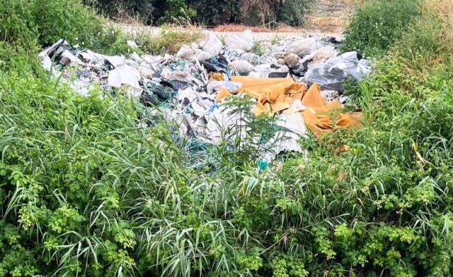 The Guardian: İngiltere'den plastik atık ihracatı Türkiye'nin tarım bölgesinde kirliliğe yol açıyor