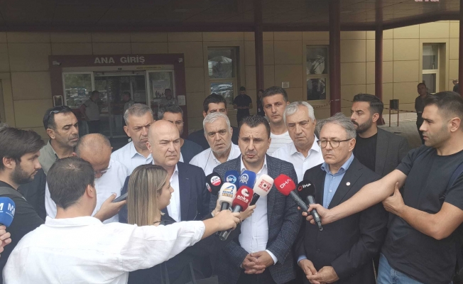 Manisa'da okul önünde silahlı saldırı...YENİ Parti heyeti, yaralı öğrencileri ziyaret etti