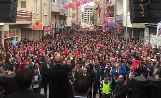 Öztunç’tan Türk Bayrağının İndirilmesine Sert Tepki