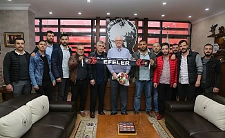 Efeler'den Kazım Kurt'a tebrik ziyareti