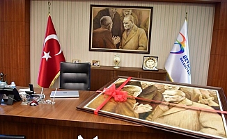 Atatürk tablosu Beylikdüzü’nden Saraçhane’ye doğru yola çıkıyor