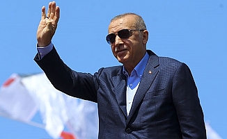 Erdoğan: Programdan önce soruları kalkıp CHP’nin adayına veriyorsun