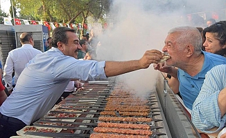 İmamoğlu’nun zaferi Adana’da mangal partisi ile kutlandı