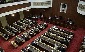 Öğrenciye su indirimi kararına karşı çıkan AKP'li Ölmez: 'AK Parti bunu kabul etse de ben 'hayır' diyorum'