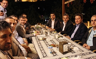 Babacan ve ekibinin yeni partiye üyelik için koştuğu iki şart ne?