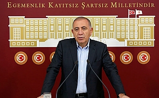 CHP'li Gürsel Tekin: Metrosu olmayan "Dünyanın en büyük havalimanı"