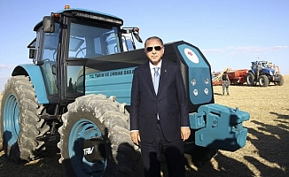 Deniz Zeyrek: Atatürk’ün fotoğrafı, Erdoğan’ın ''Traktör mü vardı'' sorusuna yanıt gibiydi