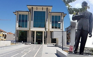 Güngören’deki Atatürk Heykeli adeta buhar oldu